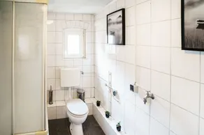 B23 Wooon 10 Einzelbetten I 5-Zimmer I TV I Bad NEU I Premiumbettwäsche - Image 4