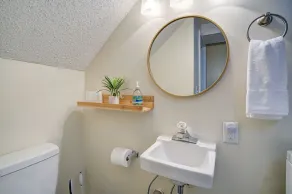 Redesigned Family/Pet Friendly 🐶 Carriage House Minutes walk to Downtown - Image 4