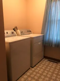 Just like Home, Cozy place to stay with easy access to 65 Hwy. - Image 2