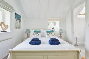 Albert Lodge - Luxury Cottages - Image 5