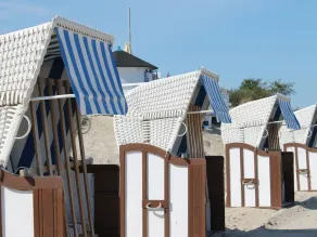 Quaint Bungalow in Reddelich near Baltic Sea Coast - Image 3