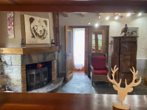 Authentic Mountain Retreat with Stunning Views and Large Park - Image 2