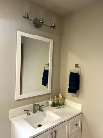 Waterfront 2 bed, 2 baths, 1364 sq ft, views of Mt Rainer, Seattle, and more. - Image 2