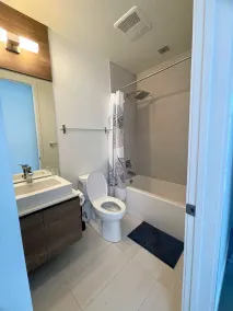3-bedroom townhouse with patio - Image 2