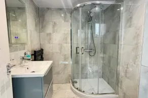 2 Bed-Sleeps 5-Free Parking-Pet Friendly - Image 5