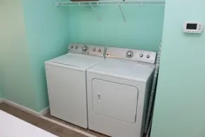 New Beach Townhouse w / Private Pool - À quelques pas de la plage - Image 2