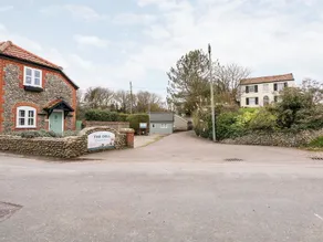 15 THE DELL, pet friendly, character holiday cottage in Mundesley - Image 4