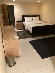 One bedroom walk down with private entrance   ,ten minutes from JFK  Airport. - Image 5