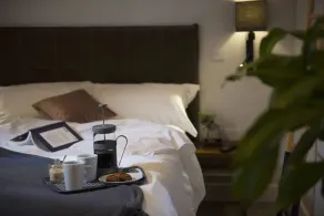 The Studio a chic Scandi-style apartment a stroll from the centre with parking. - Image 4