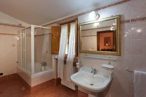 Pretty independent House near Anghiari,7 bedr/baths, patio, pool, garden, AC - Image 3
