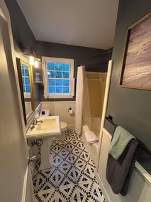 Charming home in downtown Camden - Image 3