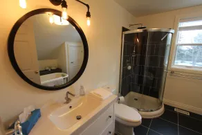 Luxury 4 Bdrm Farmhouse, sleeps 12, near Grey Highlands, Blue Mountain, Meaford - Image 4