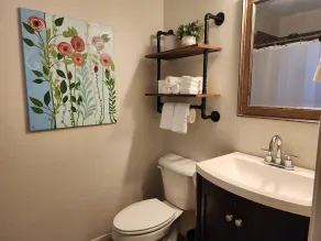 Cozy Retreat only 10 minutes from Whiskey Row and Court House Square. - Image 3