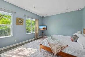 Juniper Presents: Upscale Loft Walkable to Beach, Culture & Cuisine - Image 4