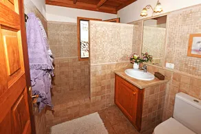 Holiday home for 6 people with private pool - Image 3