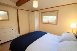 Shore front location on Loch Fyne, sleeps 4, log fire - Image 4