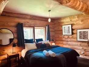Amaruq Log Cabin - Image 4