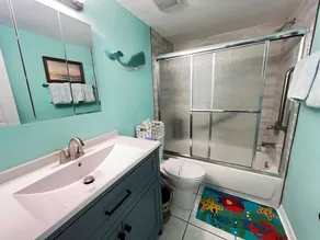 Runaway Bay 128 - Beach, Pool, gym and bay - Image 3