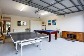 LUXURIOUS HOLIDAY BEACH ESCAPE, CANTERBURY JETTY POOL, SPA, BLAIRGOWRIE - Image 4