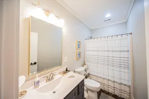 Captains Quarters- located within walking distance to local marina - Image 4