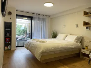 Amazing Private Suite with Garden, Pool, Hottub & Mountains View - Image 3