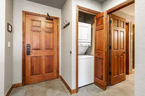SKI IN/OUT CONDO-1BDR  SUITE W/ BALCONY & FULL KITCHEN - Image 5