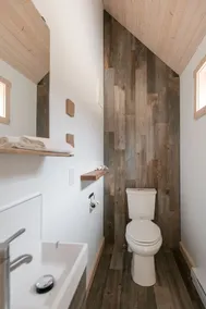 Le Chalet Waterfront Retreat - Image 3