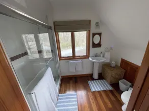 Cute waterfront apartment -- 8 min from the beach! - Image 2