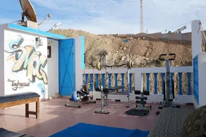 Calm hostel with ocean view - Image 4