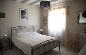Villa Renovée Avec son Jardin Atypique Verdoyant - Image 4