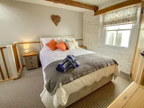 PILCHARD COTTAGE, romantic, character holiday cottage in Brixham - Image 5