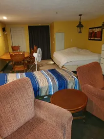 Basement Studio Apartment - Image 4