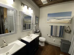 Circle C Cabin Perfect for Cozy Relaxing Retreats - Image 2