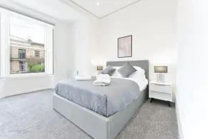 1BR Apartment in central Cheltenham with Terrace - Image 4