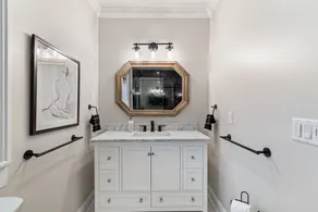 Luxury 2Bed 2Bath Apartment in Heart of Historic Pittsford Village - Image 3