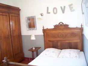 Authentic farmhouse with large swimming pool, near Aix en Provence - Image 3