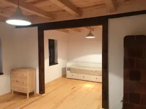 Ländliches Einfamilienhaus, neu renoviert, in einem authentischen rumänischen Dorf gelegen - Image 3