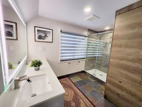The Serene Haven Modern 2 Queen Bed Full Apartment - Image 5