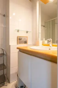 Modern Apartment with Terrace & public Pool - Image 2
