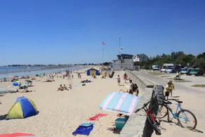 Belle maison à 400 mètres des plages avec grand terrain et véranda ouverte - Image 5