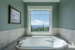 Unrivalled Deluxe Ridge location Duplex with Amazing Views and good ski in/out - Image 3