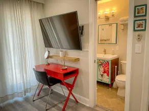 Comfortable home with King bed suite - close to Beach! - Image 3