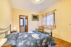 Voll ausgestattete Villa mit Terrasse und Garten - Image 5