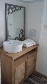 Maison à 50 mètres de la mer,4 salles d'eau, studio en option, proche parc expo. - Image 2