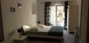 Detached village house with courtyard - Image 3