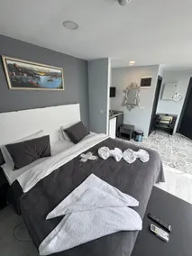 escape hotel - Image 3