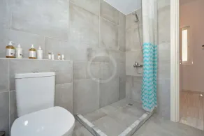 A contemporary inn situated in the center of Ermioni - Image 4