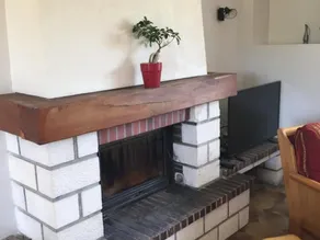 Spacious cottage with fireplace and game room - Image 2