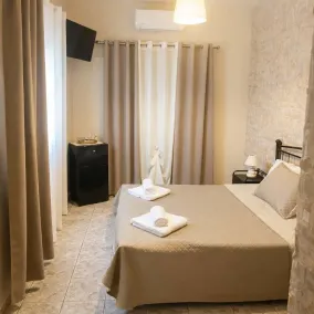 Tainaros Rooms - Beachfront Summer Getaway - Image 4