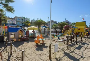 Holiday Apartment \"Luna\" with Sea View, Shared Garden & Wi-Fi - Image 3
